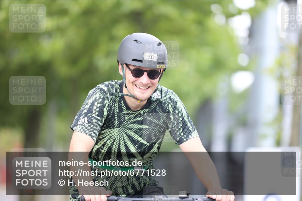 11.08.2024 - GEWOBA Citytriathlon Bremen H.Heesch http://msf.ph/oto/6771528 11.08.2024 10:51:08 Radfahren 90 meine-sportfotos.de
