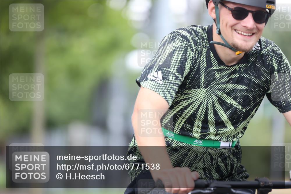 11.08.2024 - GEWOBA Citytriathlon Bremen H.Heesch http://msf.ph/oto/6771538 11.08.2024 10:51:08 Radfahren 90 meine-sportfotos.de