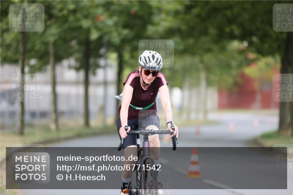 11.08.2024 - GEWOBA Citytriathlon Bremen H.Heesch http://msf.ph/oto/6771542 11.08.2024 10:51:25 Radfahren 90 meine-sportfotos.de