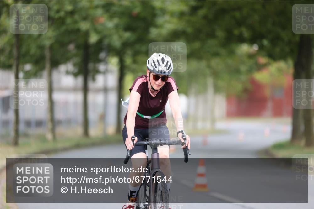 11.08.2024 - GEWOBA Citytriathlon Bremen H.Heesch http://msf.ph/oto/6771544 11.08.2024 10:51:25 Radfahren 90 meine-sportfotos.de