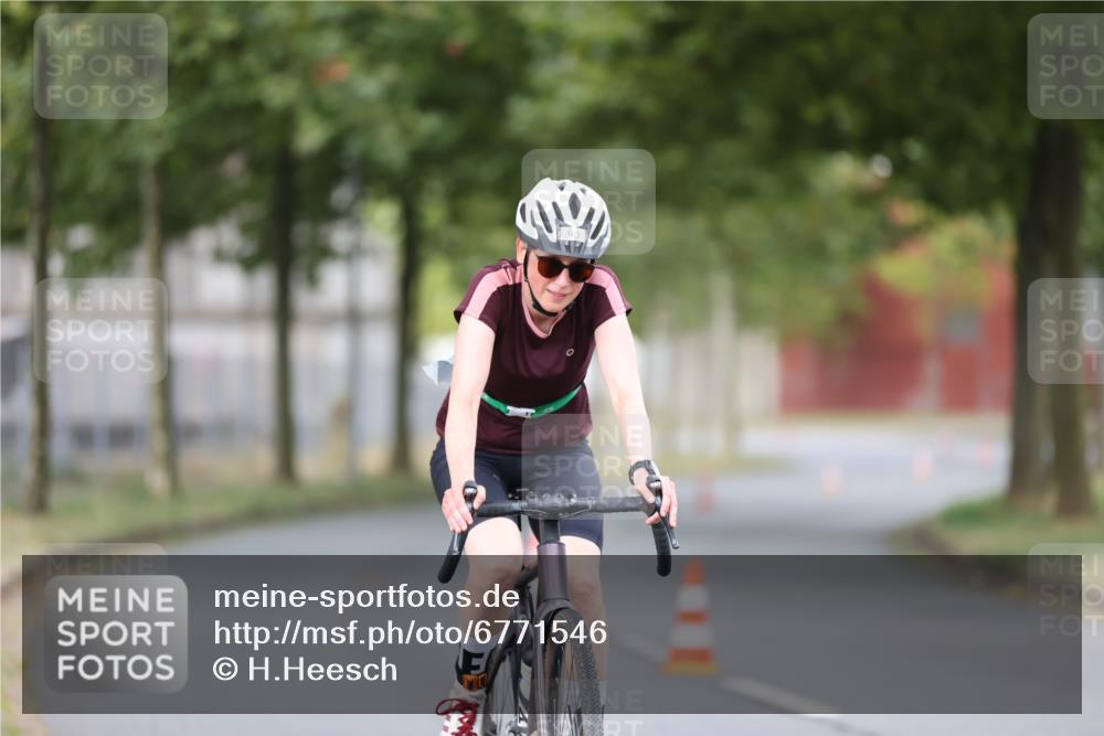 11.08.2024 - GEWOBA Citytriathlon Bremen H.Heesch http://msf.ph/oto/6771546 11.08.2024 10:51:25 Radfahren 90 meine-sportfotos.de