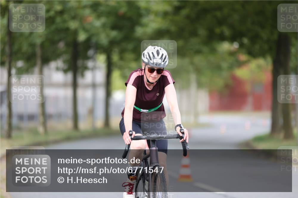 11.08.2024 - GEWOBA Citytriathlon Bremen H.Heesch http://msf.ph/oto/6771547 11.08.2024 10:51:25 Radfahren 90 meine-sportfotos.de