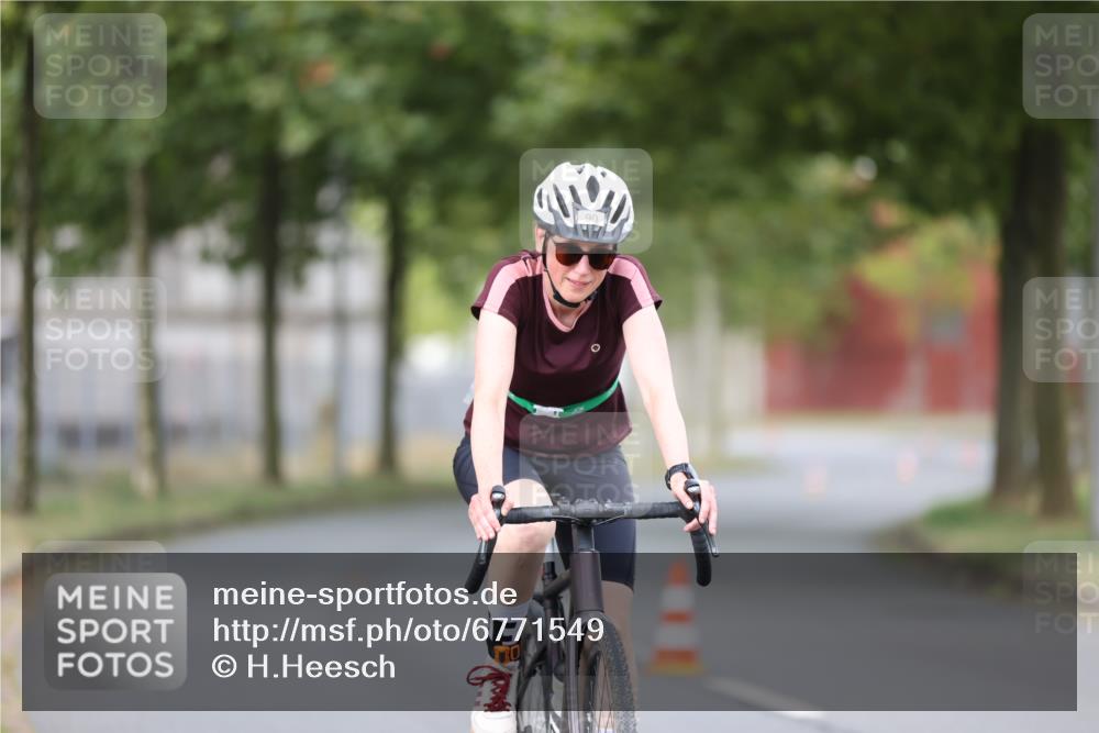 11.08.2024 - GEWOBA Citytriathlon Bremen H.Heesch http://msf.ph/oto/6771549 11.08.2024 10:51:25 Radfahren 90 meine-sportfotos.de