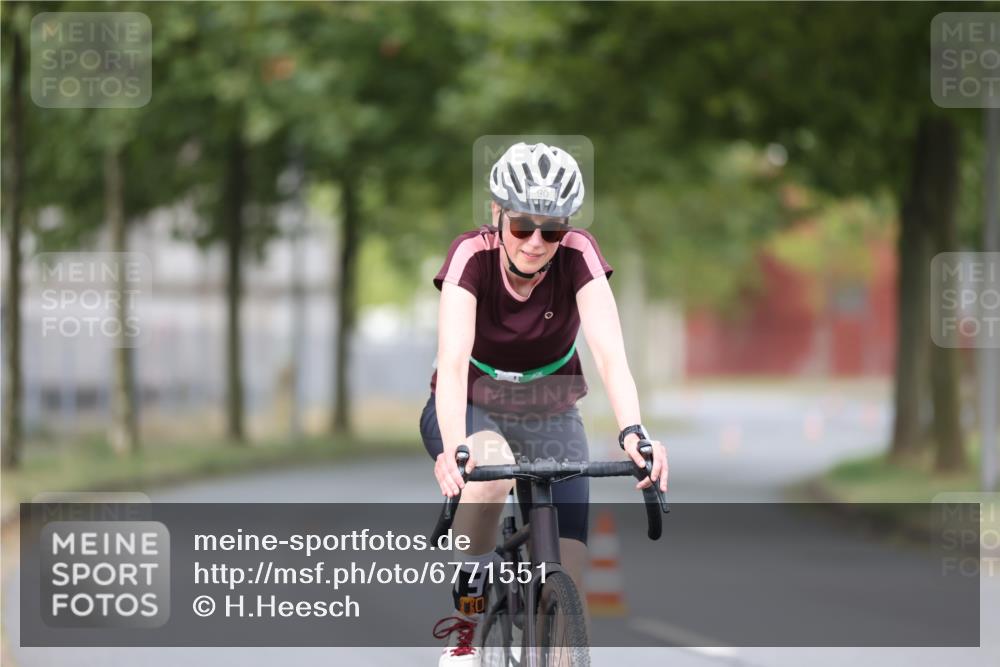 11.08.2024 - GEWOBA Citytriathlon Bremen H.Heesch http://msf.ph/oto/6771551 11.08.2024 10:51:25 Radfahren 90 meine-sportfotos.de