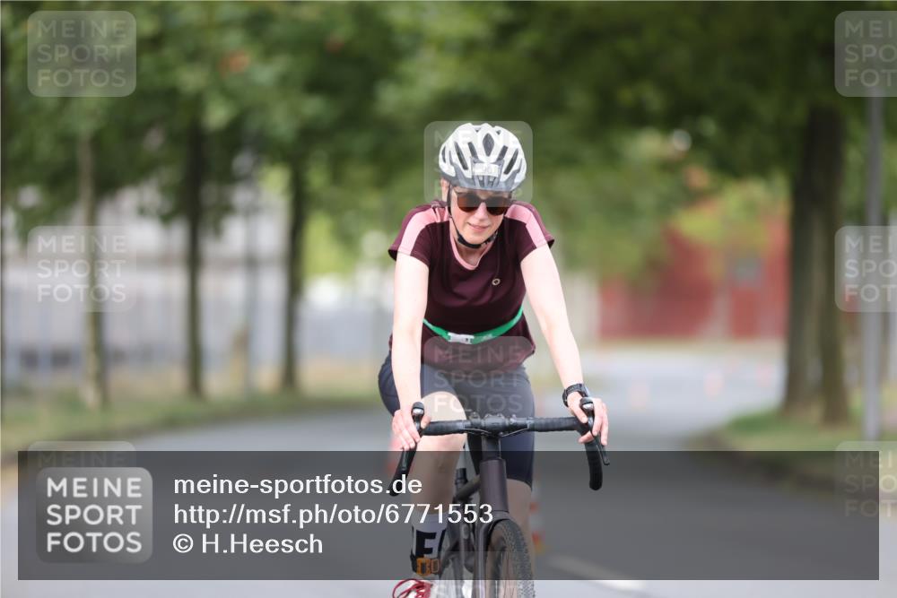 11.08.2024 - GEWOBA Citytriathlon Bremen H.Heesch http://msf.ph/oto/6771553 11.08.2024 10:51:25 Radfahren 90 meine-sportfotos.de