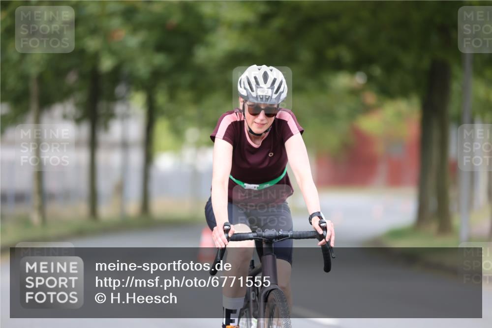 11.08.2024 - GEWOBA Citytriathlon Bremen H.Heesch http://msf.ph/oto/6771555 11.08.2024 10:51:25 Radfahren 90 meine-sportfotos.de