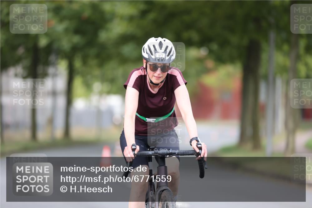 11.08.2024 - GEWOBA Citytriathlon Bremen H.Heesch http://msf.ph/oto/6771559 11.08.2024 10:51:25 Radfahren 90 meine-sportfotos.de
