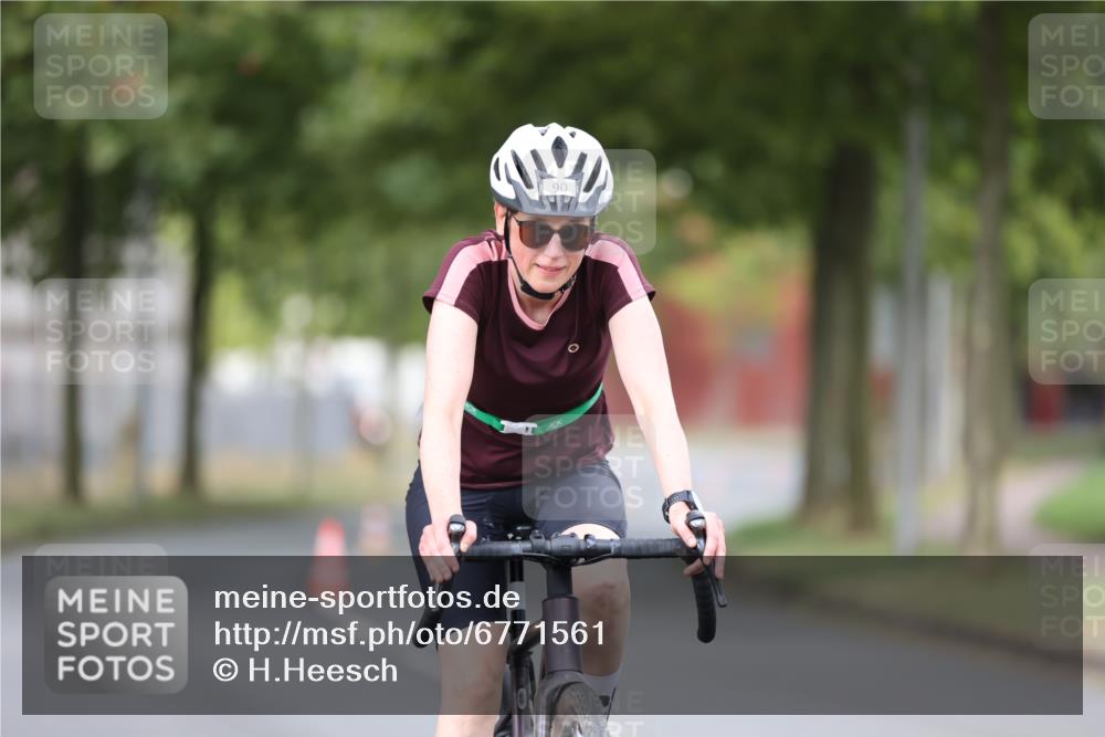 11.08.2024 - GEWOBA Citytriathlon Bremen H.Heesch http://msf.ph/oto/6771561 11.08.2024 10:51:25 Radfahren 90 meine-sportfotos.de