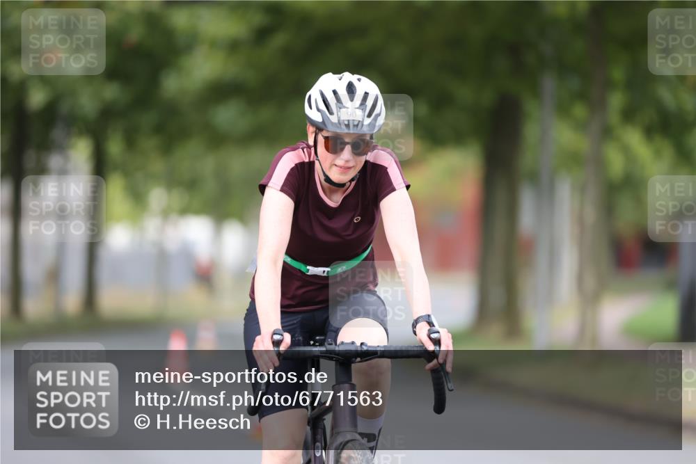 11.08.2024 - GEWOBA Citytriathlon Bremen H.Heesch http://msf.ph/oto/6771563 11.08.2024 10:51:25 Radfahren 90 meine-sportfotos.de