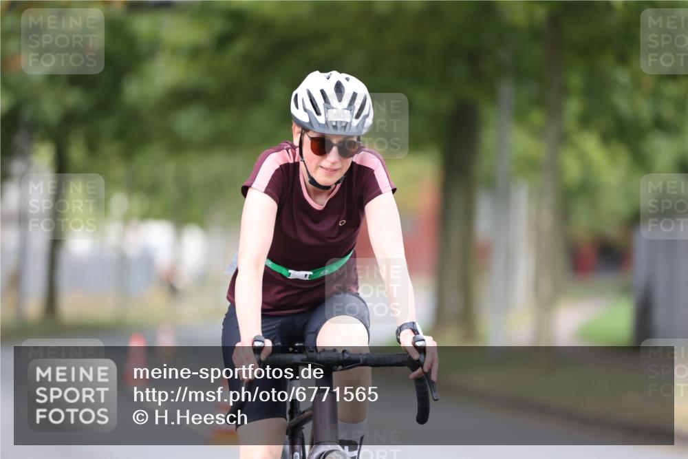 11.08.2024 - GEWOBA Citytriathlon Bremen H.Heesch http://msf.ph/oto/6771565 11.08.2024 10:51:25 Radfahren 90 meine-sportfotos.de
