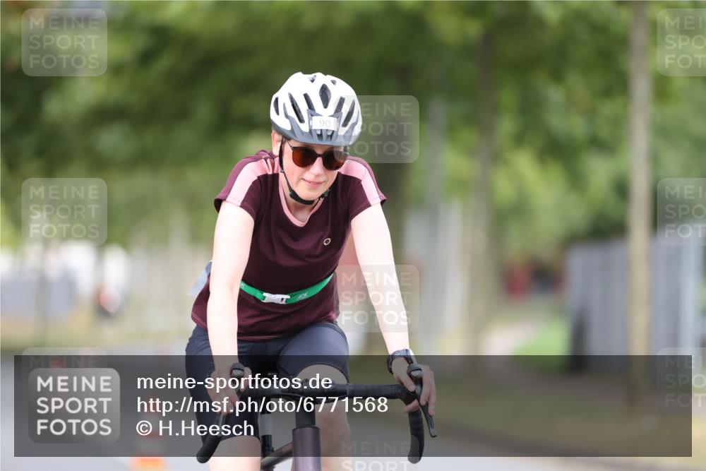 11.08.2024 - GEWOBA Citytriathlon Bremen H.Heesch http://msf.ph/oto/6771568 11.08.2024 10:51:25 Radfahren 90 meine-sportfotos.de