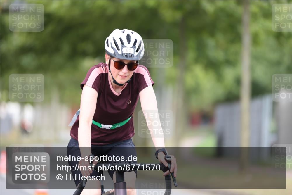 11.08.2024 - GEWOBA Citytriathlon Bremen H.Heesch http://msf.ph/oto/6771570 11.08.2024 10:51:25 Radfahren 90 meine-sportfotos.de