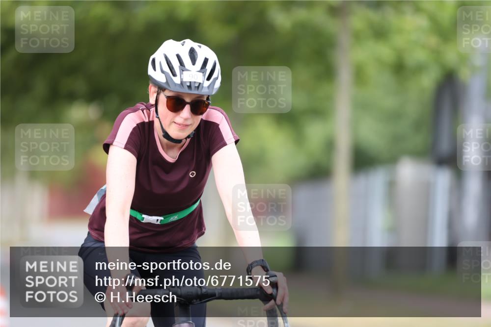 11.08.2024 - GEWOBA Citytriathlon Bremen H.Heesch http://msf.ph/oto/6771575 11.08.2024 10:51:25 Radfahren 90 meine-sportfotos.de