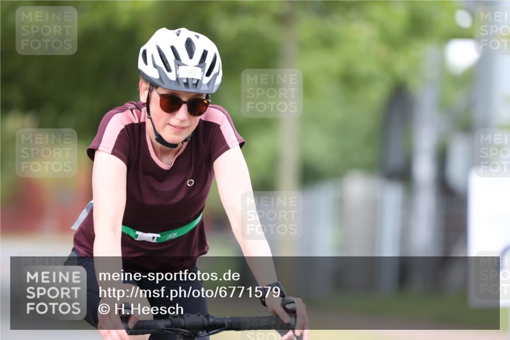 11.08.2024 - GEWOBA Citytriathlon Bremen H.Heesch http://msf.ph/oto/6771579 11.08.2024 10:51:26 Radfahren 90 meine-sportfotos.de
