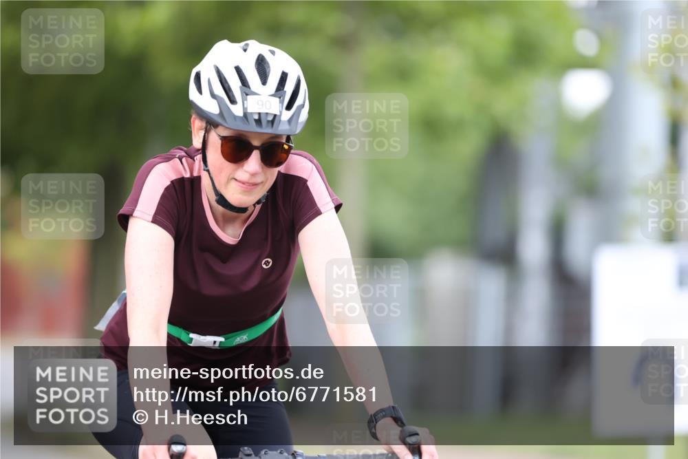 11.08.2024 - GEWOBA Citytriathlon Bremen H.Heesch http://msf.ph/oto/6771581 11.08.2024 10:51:26 Radfahren 90 meine-sportfotos.de