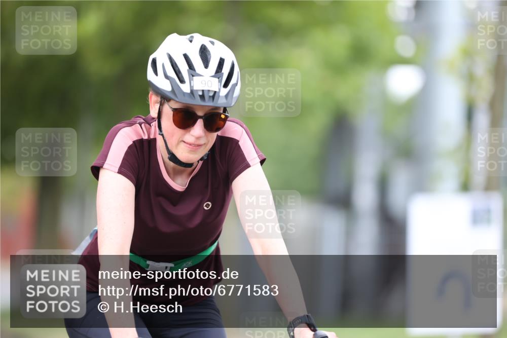 11.08.2024 - GEWOBA Citytriathlon Bremen H.Heesch http://msf.ph/oto/6771583 11.08.2024 10:51:26 Radfahren 90 meine-sportfotos.de