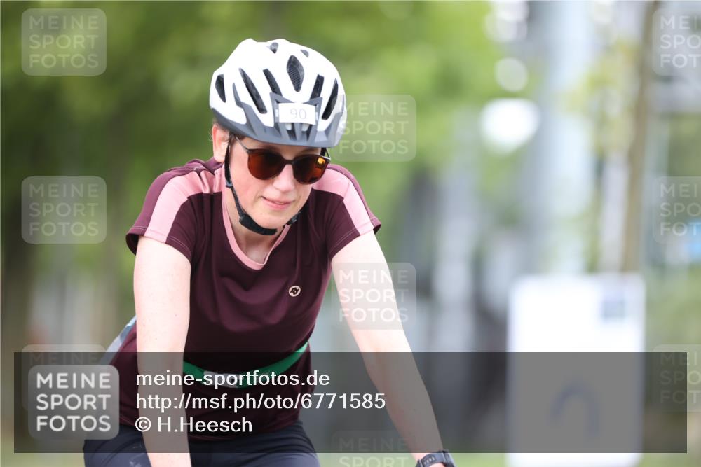 11.08.2024 - GEWOBA Citytriathlon Bremen H.Heesch http://msf.ph/oto/6771585 11.08.2024 10:51:26 Radfahren 90 meine-sportfotos.de