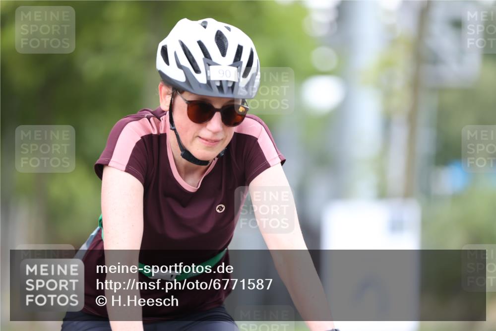 11.08.2024 - GEWOBA Citytriathlon Bremen H.Heesch http://msf.ph/oto/6771587 11.08.2024 10:51:26 Radfahren 90 meine-sportfotos.de