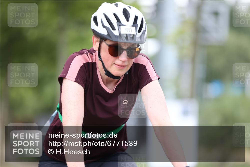 11.08.2024 - GEWOBA Citytriathlon Bremen H.Heesch http://msf.ph/oto/6771589 11.08.2024 10:51:26 Radfahren 90 meine-sportfotos.de