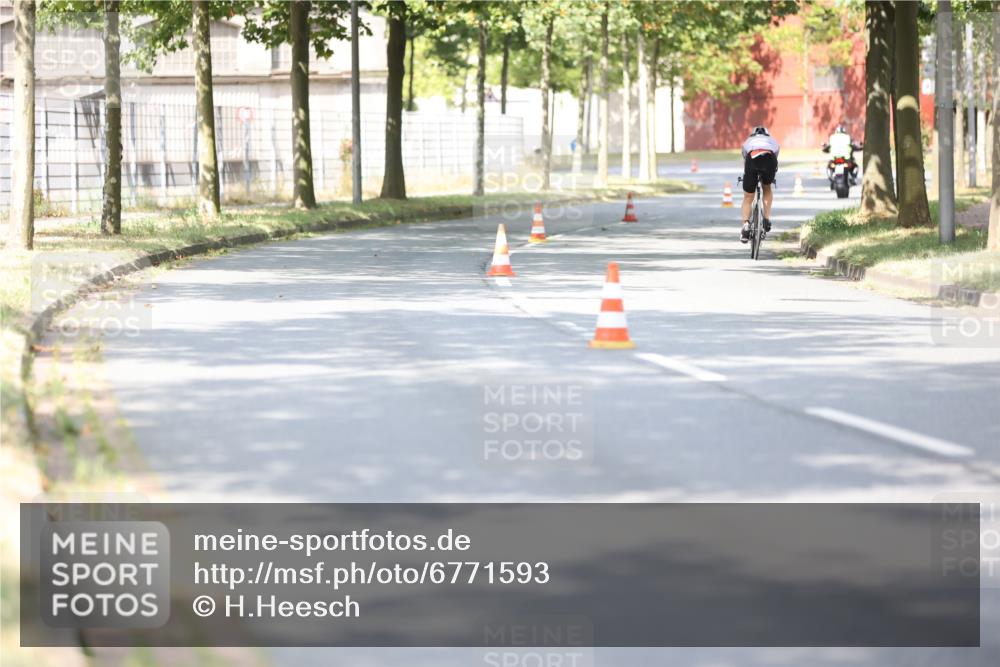 11.08.2024 - GEWOBA Citytriathlon Bremen H.Heesch http://msf.ph/oto/6771593 11.08.2024 11:32:20 Radfahren  meine-sportfotos.de