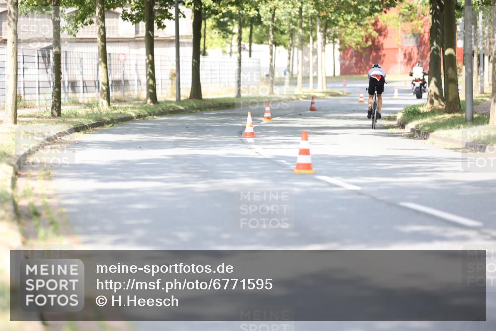 11.08.2024 - GEWOBA Citytriathlon Bremen H.Heesch http://msf.ph/oto/6771595 11.08.2024 11:32:20 Radfahren  meine-sportfotos.de