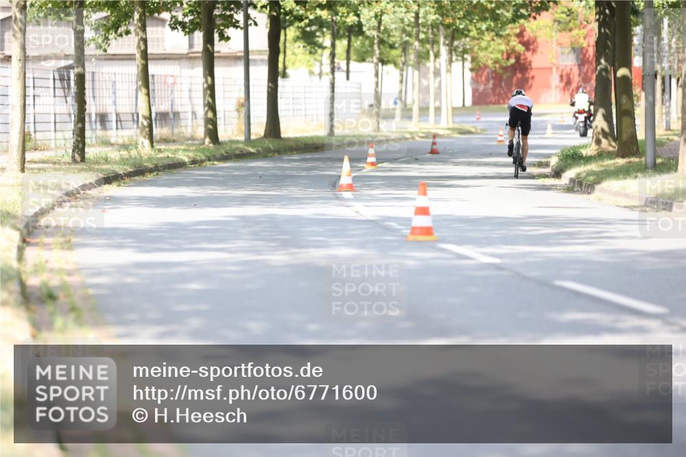 11.08.2024 - GEWOBA Citytriathlon Bremen H.Heesch http://msf.ph/oto/6771600 11.08.2024 11:32:20 Radfahren  meine-sportfotos.de