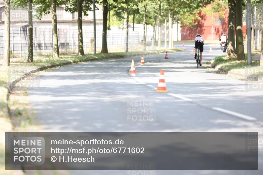 11.08.2024 - GEWOBA Citytriathlon Bremen H.Heesch http://msf.ph/oto/6771602 11.08.2024 11:32:20 Radfahren  meine-sportfotos.de