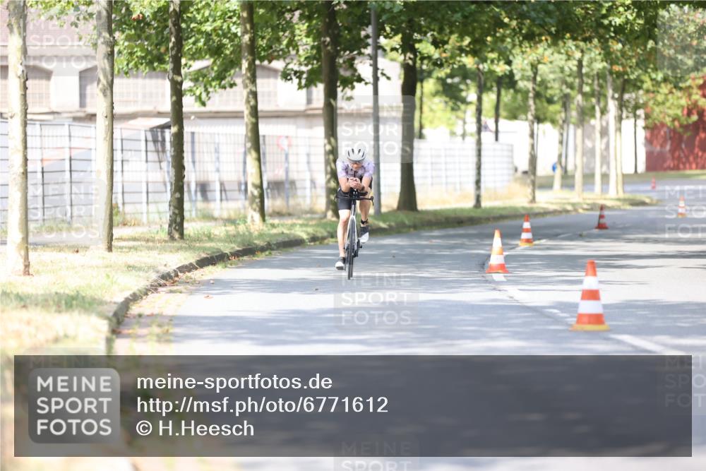 11.08.2024 - GEWOBA Citytriathlon Bremen H.Heesch http://msf.ph/oto/6771612 11.08.2024 11:32:58 Radfahren 800 meine-sportfotos.de