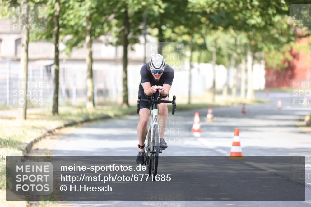 11.08.2024 - GEWOBA Citytriathlon Bremen H.Heesch http://msf.ph/oto/6771685 11.08.2024 11:34:24 Radfahren 812 meine-sportfotos.de