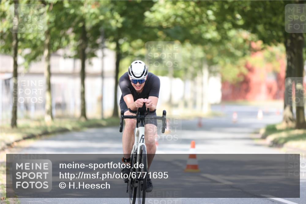 11.08.2024 - GEWOBA Citytriathlon Bremen H.Heesch http://msf.ph/oto/6771695 11.08.2024 11:34:24 Radfahren 812 meine-sportfotos.de