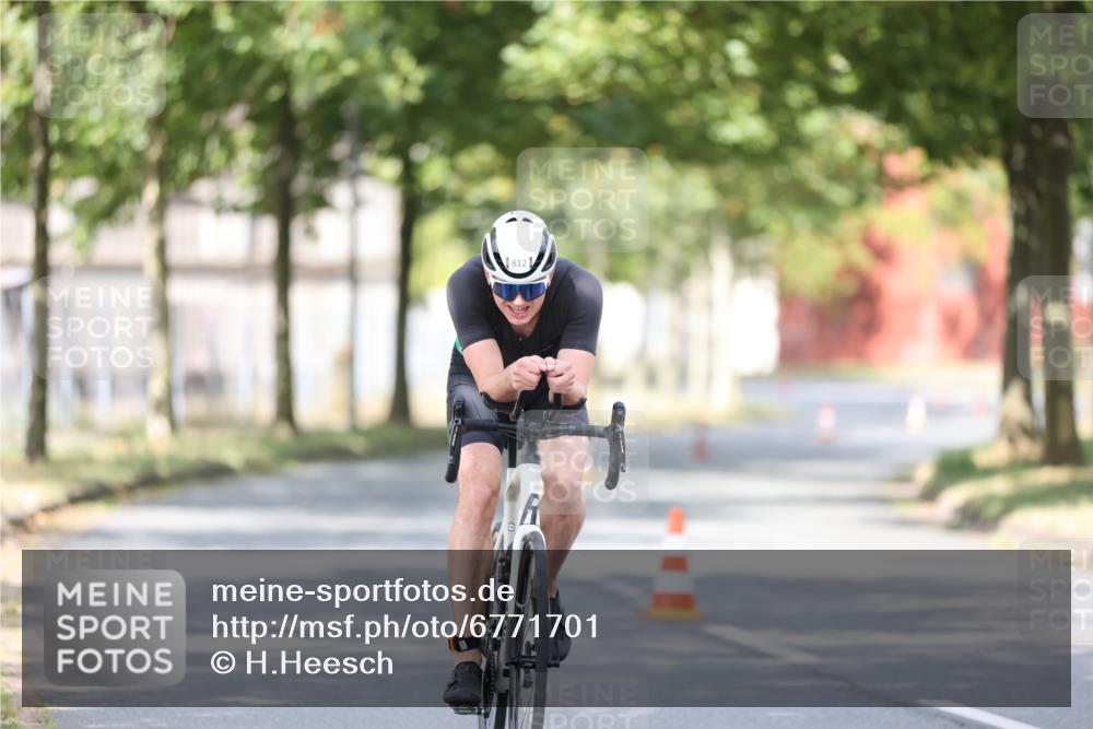 11.08.2024 - GEWOBA Citytriathlon Bremen H.Heesch http://msf.ph/oto/6771701 11.08.2024 11:34:24 Radfahren 812 meine-sportfotos.de