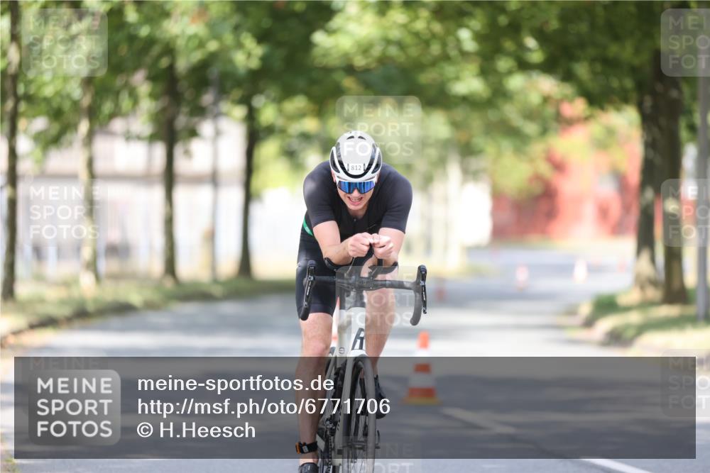 11.08.2024 - GEWOBA Citytriathlon Bremen H.Heesch http://msf.ph/oto/6771706 11.08.2024 11:34:24 Radfahren 812 meine-sportfotos.de