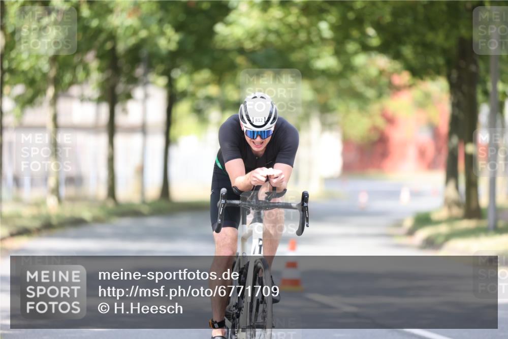 11.08.2024 - GEWOBA Citytriathlon Bremen H.Heesch http://msf.ph/oto/6771709 11.08.2024 11:34:24 Radfahren 812 meine-sportfotos.de