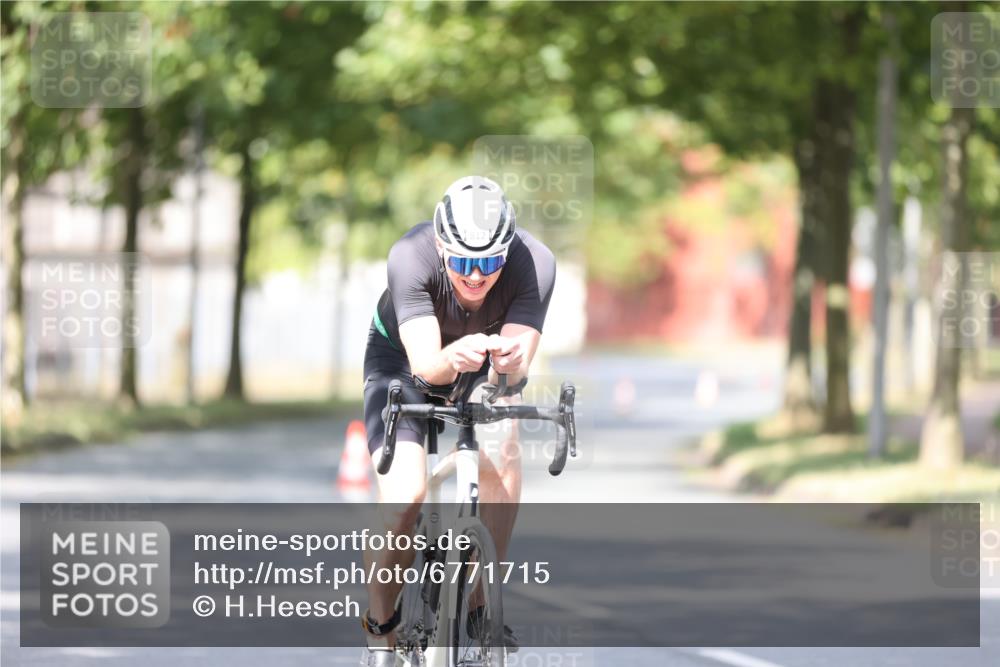 11.08.2024 - GEWOBA Citytriathlon Bremen H.Heesch http://msf.ph/oto/6771715 11.08.2024 11:34:25 Radfahren 812 meine-sportfotos.de