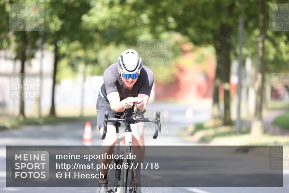 11.08.2024 - GEWOBA Citytriathlon Bremen H.Heesch http://msf.ph/oto/6771718 11.08.2024 11:34:25 Radfahren 812 meine-sportfotos.de