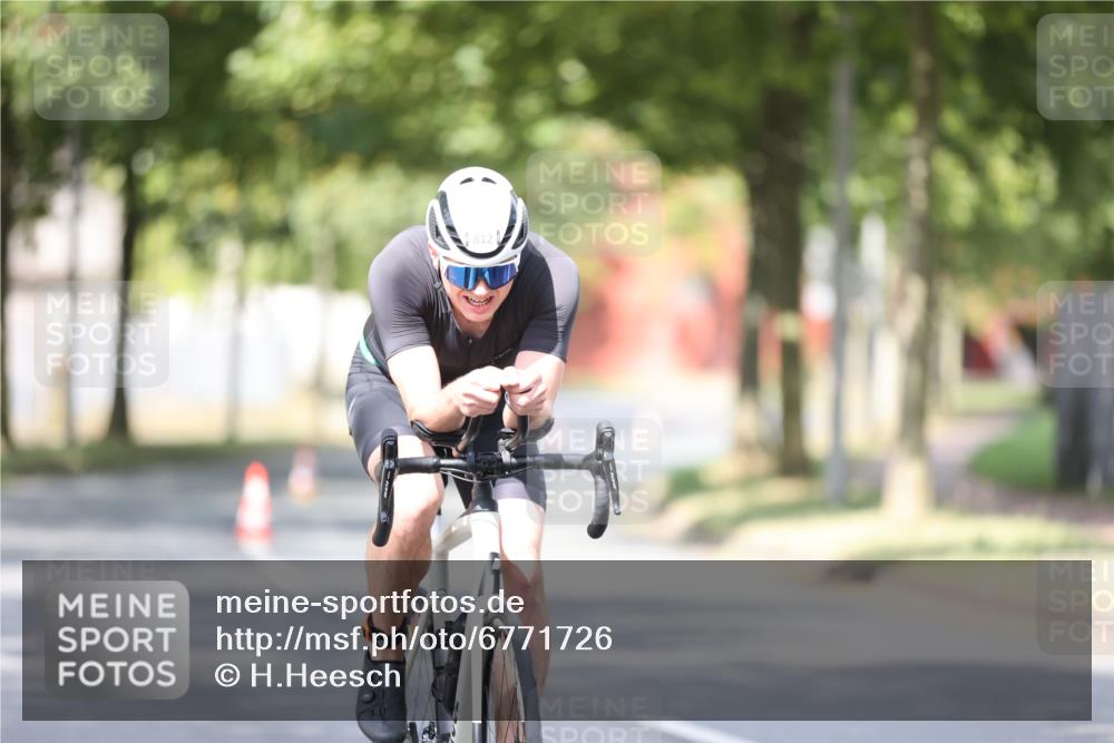 11.08.2024 - GEWOBA Citytriathlon Bremen H.Heesch http://msf.ph/oto/6771726 11.08.2024 11:34:25 Radfahren 812 meine-sportfotos.de