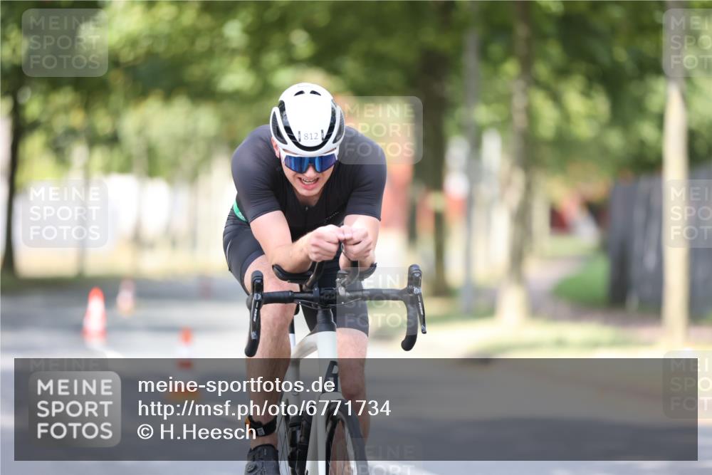 11.08.2024 - GEWOBA Citytriathlon Bremen H.Heesch http://msf.ph/oto/6771734 11.08.2024 11:34:25 Radfahren 812 meine-sportfotos.de