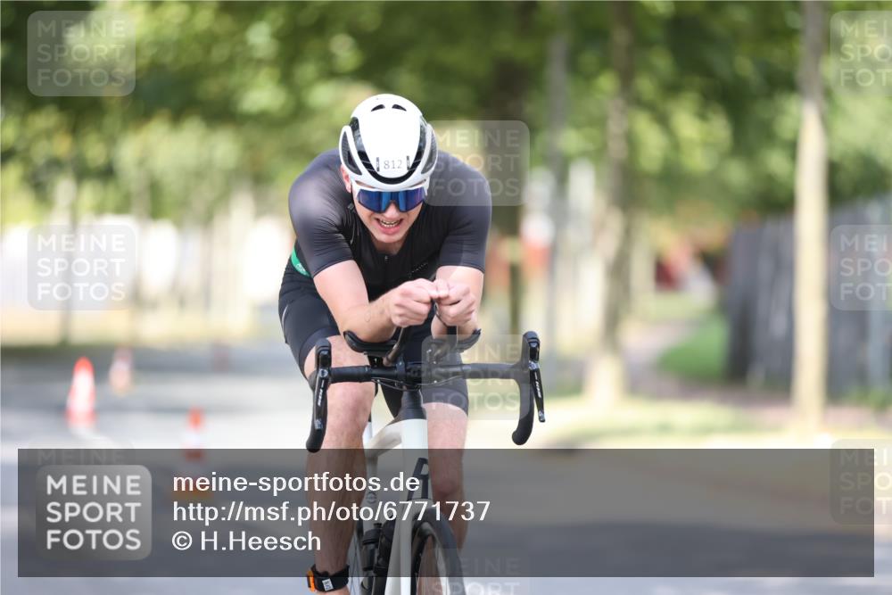 11.08.2024 - GEWOBA Citytriathlon Bremen H.Heesch http://msf.ph/oto/6771737 11.08.2024 11:34:25 Radfahren 812 meine-sportfotos.de