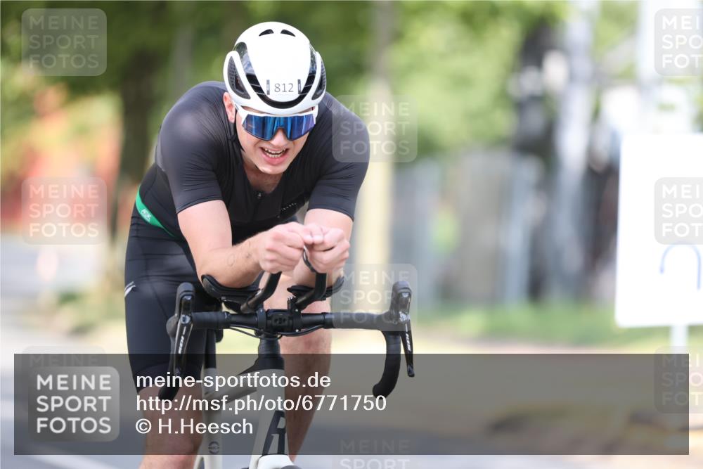 11.08.2024 - GEWOBA Citytriathlon Bremen H.Heesch http://msf.ph/oto/6771750 11.08.2024 11:34:25 Radfahren 812 meine-sportfotos.de
