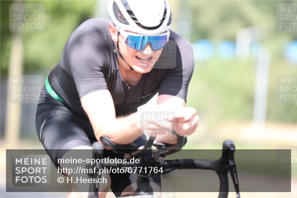 11.08.2024 - GEWOBA Citytriathlon Bremen H.Heesch http://msf.ph/oto/6771764 11.08.2024 11:34:25 Radfahren 812 meine-sportfotos.de
