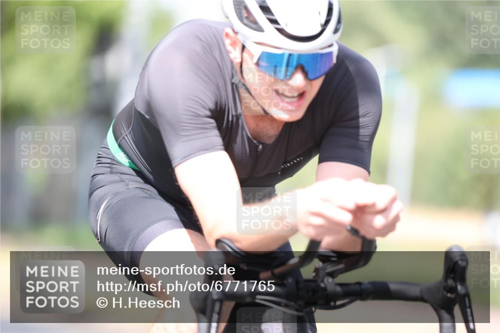 11.08.2024 - GEWOBA Citytriathlon Bremen H.Heesch http://msf.ph/oto/6771765 11.08.2024 11:34:25 Radfahren 812 meine-sportfotos.de