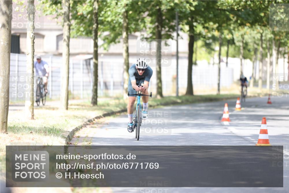 11.08.2024 - GEWOBA Citytriathlon Bremen H.Heesch http://msf.ph/oto/6771769 11.08.2024 11:35:23 Radfahren 817, 862, 934 meine-sportfotos.de