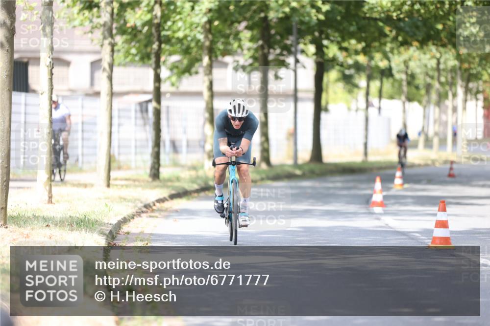 11.08.2024 - GEWOBA Citytriathlon Bremen H.Heesch http://msf.ph/oto/6771777 11.08.2024 11:35:23 Radfahren 817, 862, 934 meine-sportfotos.de