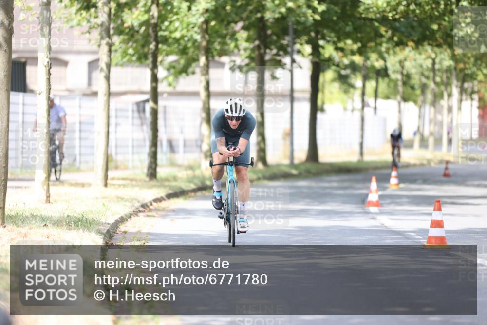 11.08.2024 - GEWOBA Citytriathlon Bremen H.Heesch http://msf.ph/oto/6771780 11.08.2024 11:35:23 Radfahren 817, 862, 934 meine-sportfotos.de