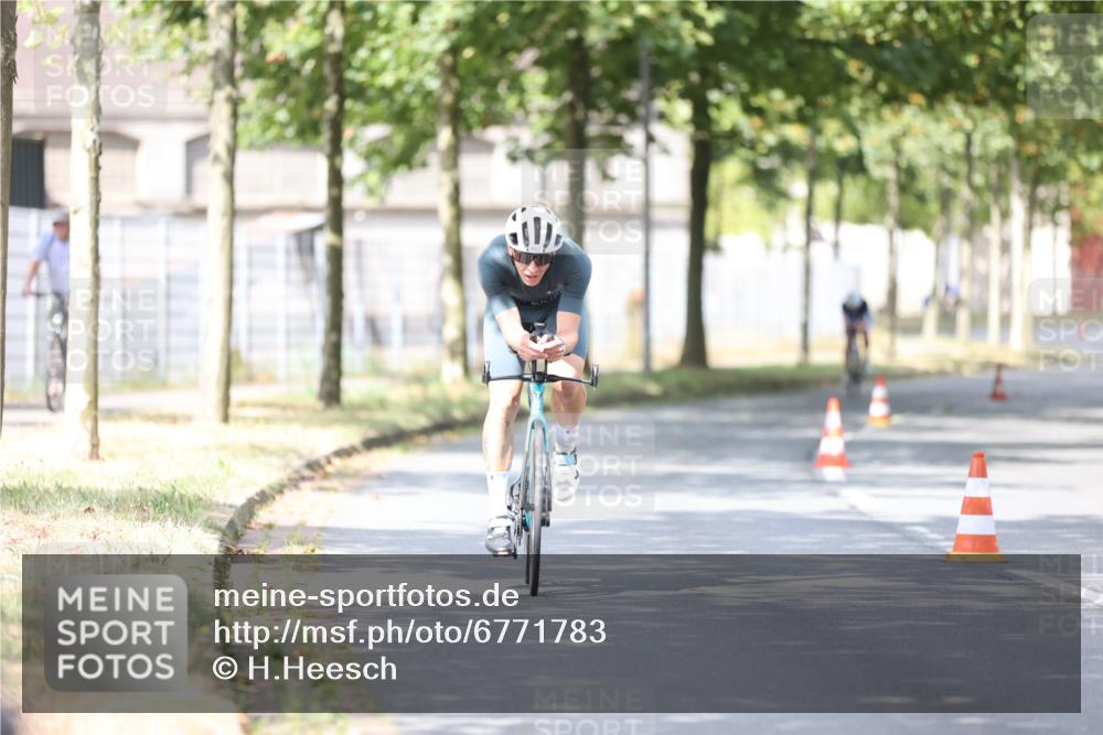 11.08.2024 - GEWOBA Citytriathlon Bremen H.Heesch http://msf.ph/oto/6771783 11.08.2024 11:35:23 Radfahren 817, 862, 934 meine-sportfotos.de