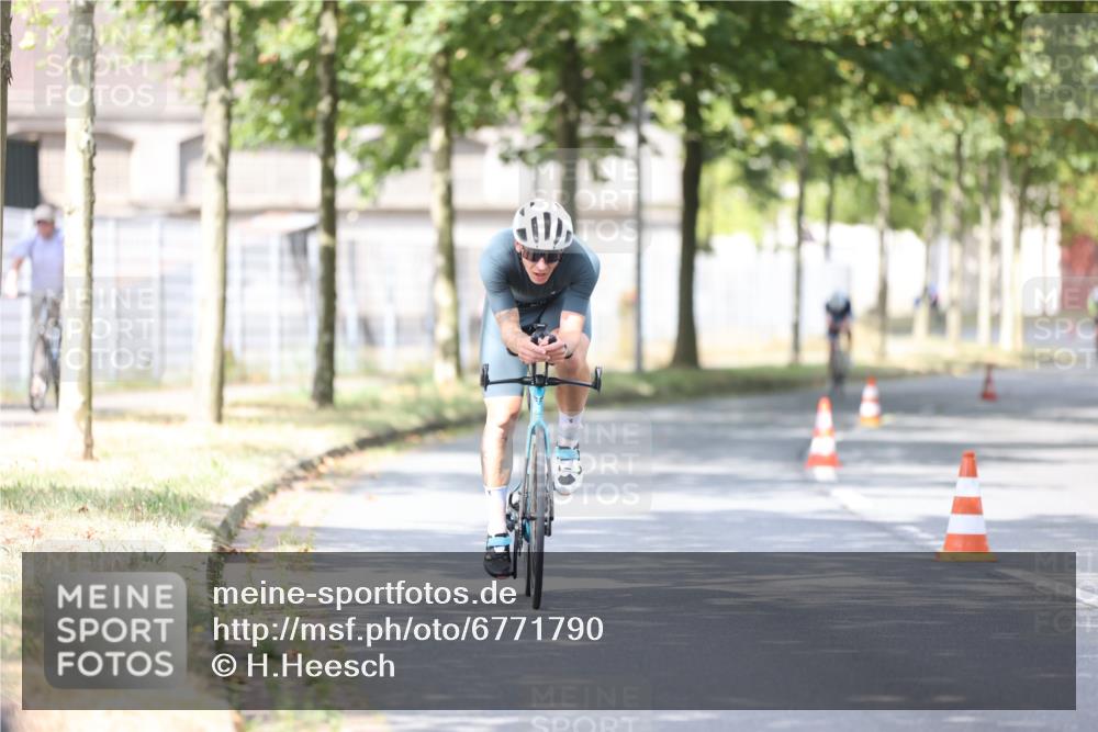 11.08.2024 - GEWOBA Citytriathlon Bremen H.Heesch http://msf.ph/oto/6771790 11.08.2024 11:35:23 Radfahren 817, 862, 934 meine-sportfotos.de