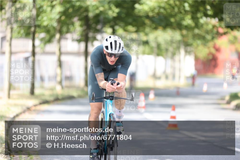 11.08.2024 - GEWOBA Citytriathlon Bremen H.Heesch http://msf.ph/oto/6771804 11.08.2024 11:35:24 Radfahren 817, 862, 934 meine-sportfotos.de
