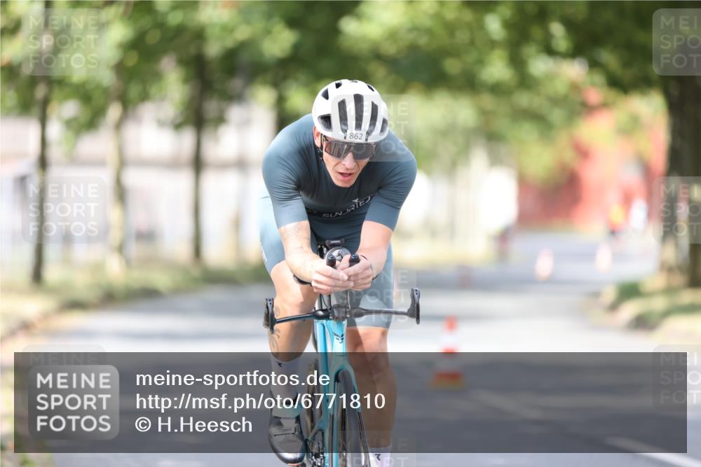 11.08.2024 - GEWOBA Citytriathlon Bremen H.Heesch http://msf.ph/oto/6771810 11.08.2024 11:35:24 Radfahren 817, 862, 934 meine-sportfotos.de