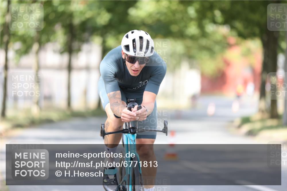 11.08.2024 - GEWOBA Citytriathlon Bremen H.Heesch http://msf.ph/oto/6771813 11.08.2024 11:35:24 Radfahren 817, 862, 934 meine-sportfotos.de