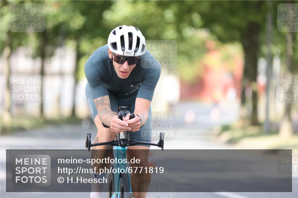 11.08.2024 - GEWOBA Citytriathlon Bremen H.Heesch http://msf.ph/oto/6771819 11.08.2024 11:35:24 Radfahren 817, 862, 934 meine-sportfotos.de